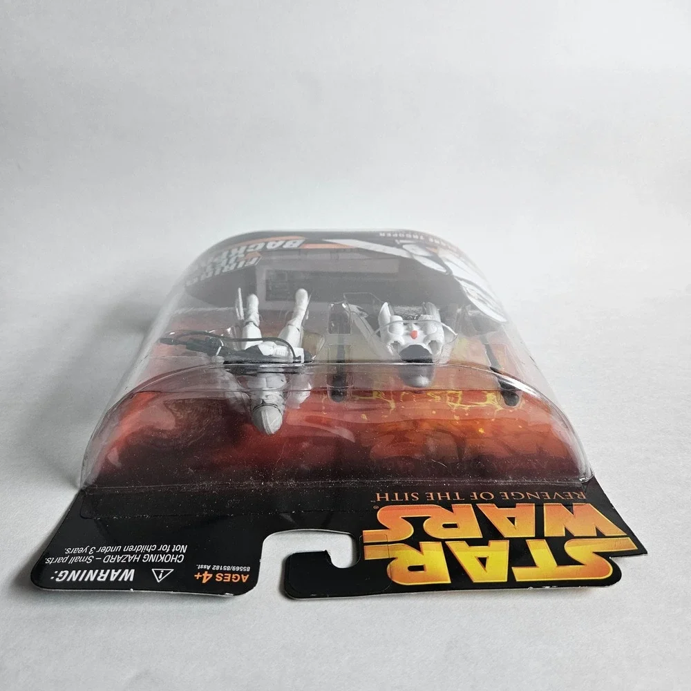 Star Wars Revenge of the Sith Clone Trooper Firing Jet Backpack 2005 Hasbro NEW